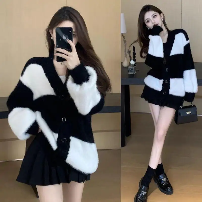Hot 2025 New Autumn Winter Gentle Knitted Cardigan Loose Fashion Black White Checkered Striped Autumn Winter Thick Warm Jacket