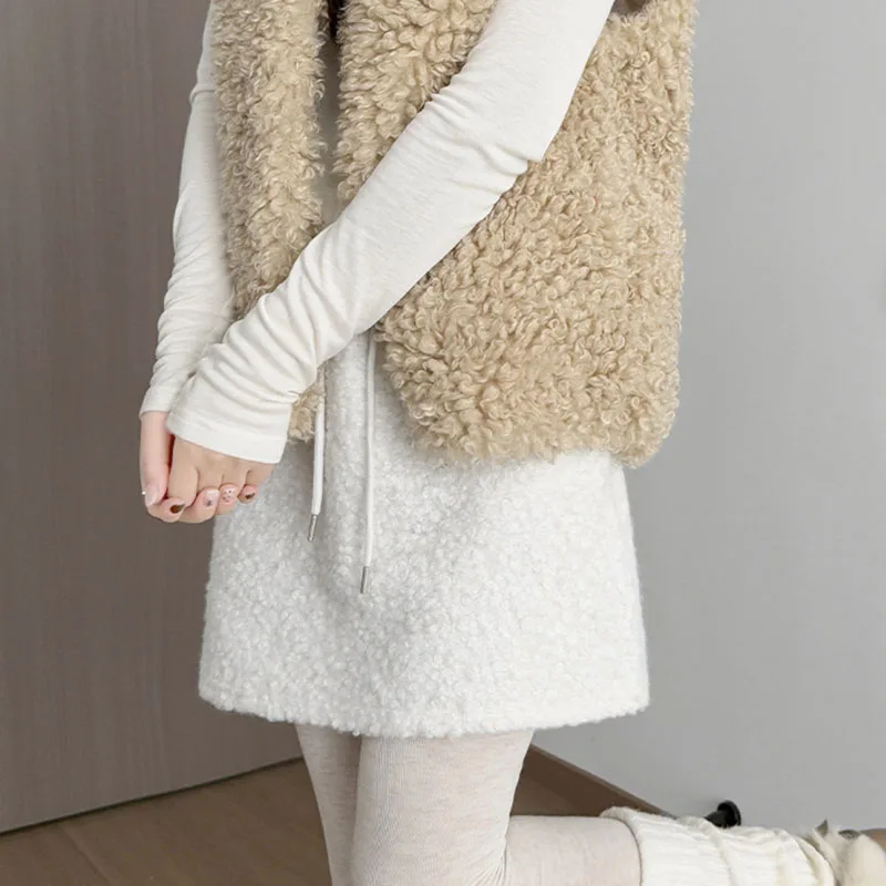 

Autumn Winter Faux Lamb Wool Skirts for Women Fashion High Waisted Slimming A-Line Skirts 2025 New Teddy Velvet Mini Skirt Woman