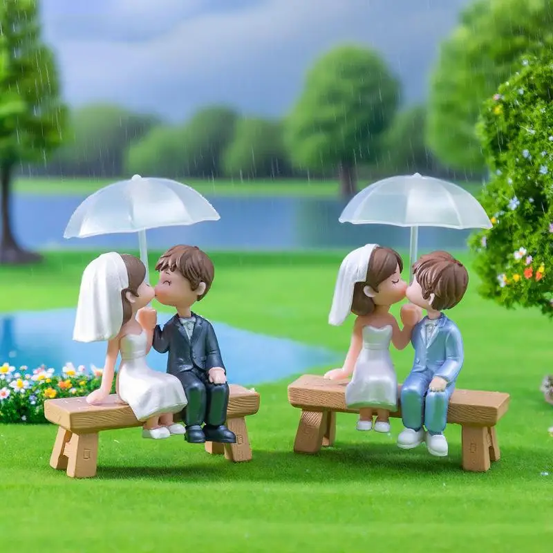Mini Doll Umbrella-Holding Kissing Couple Figurines Ornament Lovers Figure Cake Decorations DIY Miniatures Desktop Decor Gifts