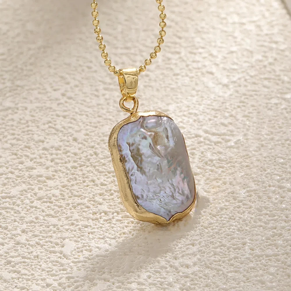 

Sweet Korean Style Gold Plating Necklace Elegant Rhinestone Irregular Pearl Necklace Leaf DIY Baroque Neck Chain Women