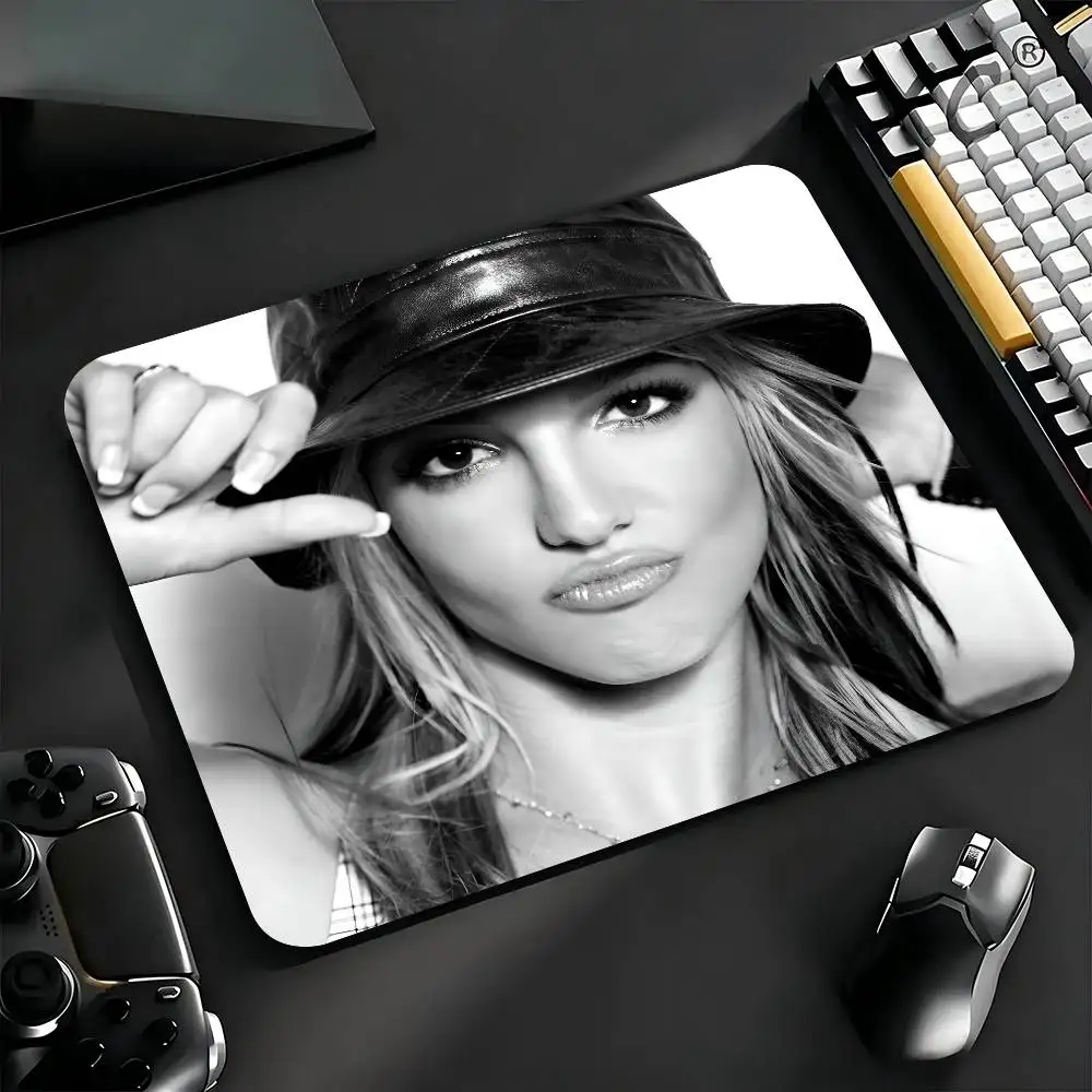 Singer Britney Spears Mousepad Small LockEdge Mouse Pad For Gamers Computer Desk Pad Rectangular Anti-slip Rubber