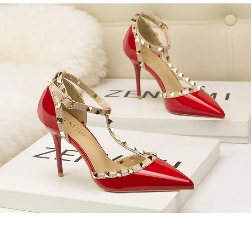 

Show Thin Sexy Cut-Outs Women High Heels Party Shoes New Summer Solid Patent Leather Pointed Fashion Rivets Buckle Sandals Woman