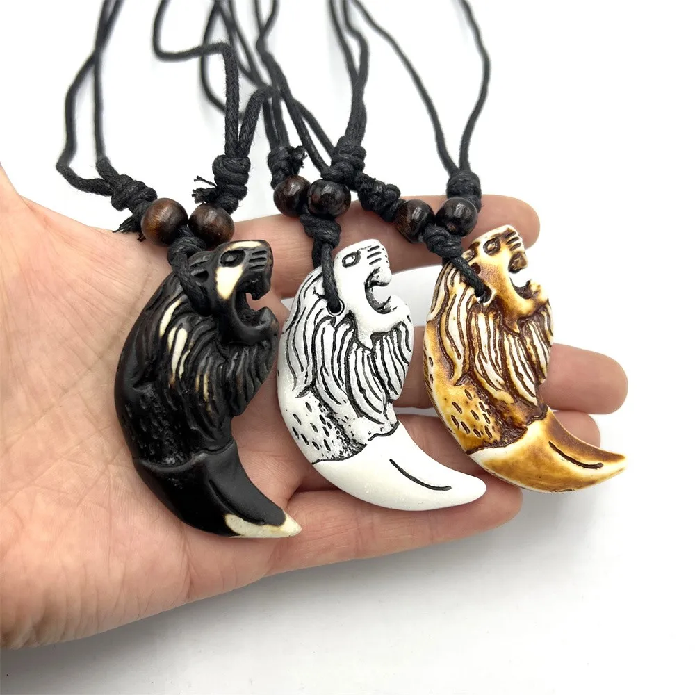 Coole Tierzahn-Anhänger, imitierte Knochen-geschnitzte Löwenzahn-Halskette, Harz-Amulett, Schmuckgeschenke