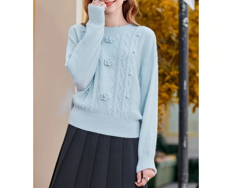 Abbigliamento donna moda 2025 Autunno Inverno Nuovo stile Temperamento che riduce il fiore allentato ricamato girocollo maglione lavorato a maglia Top