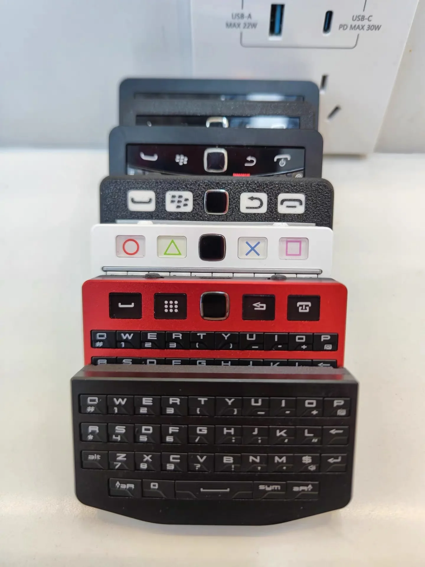 Blackberry Q10/P9981 Mini Trackpad Keyboard Costom Dual Mode Bluetooth ZMK Keyboard Mouse Game Keyboard Integration for MAC/Win