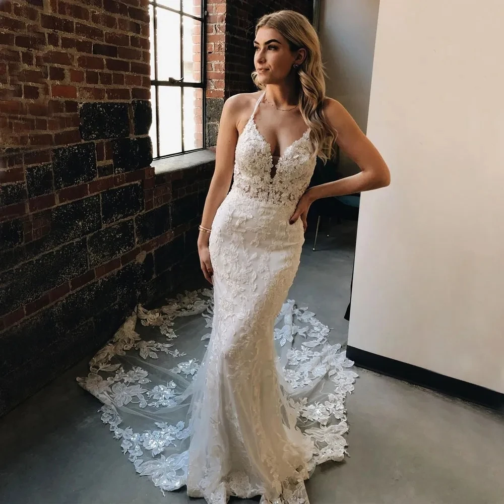 

Stunning Mermaid Lace Wedding Dresses Beaded Halter Plunging Neck Appliqued Bridal Gowns Sweep Train Robe De Mariee