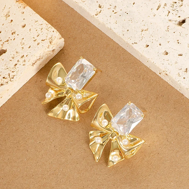 

Fashion mid-to-high-end inlaid super flash zircon does not fade bow silver needle earrings