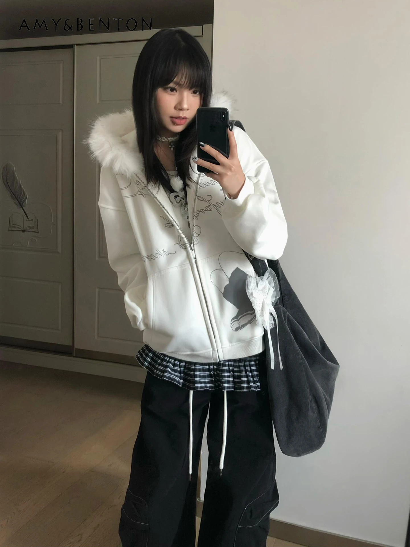 

2025 Autumn Winter New Hot Sale Y2K Subculture Women's Loose Casual Letter Print White Velvet Hooded Sweatshirt
