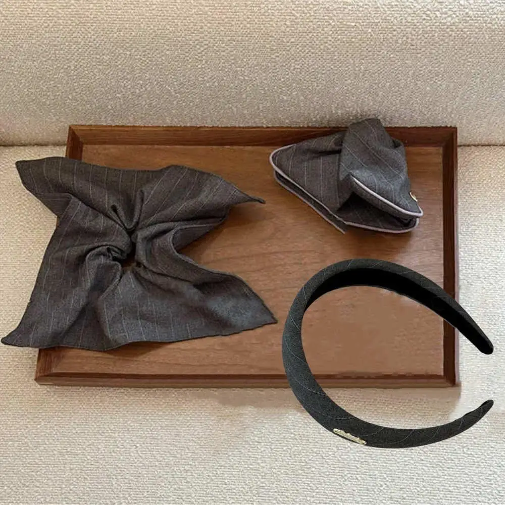 Großer quadratischer Schal – Elegantes Haarbandana