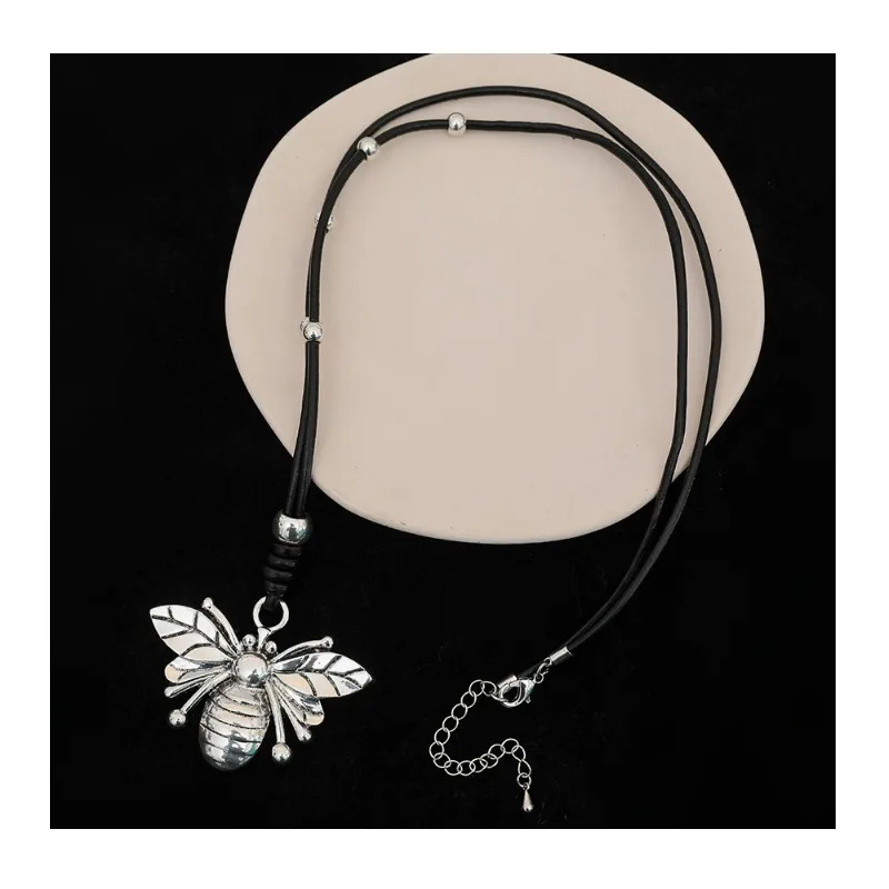 

New Insect Element Natural Wind Simple Pendant Women's Long Sweater Chain High-end Necklace