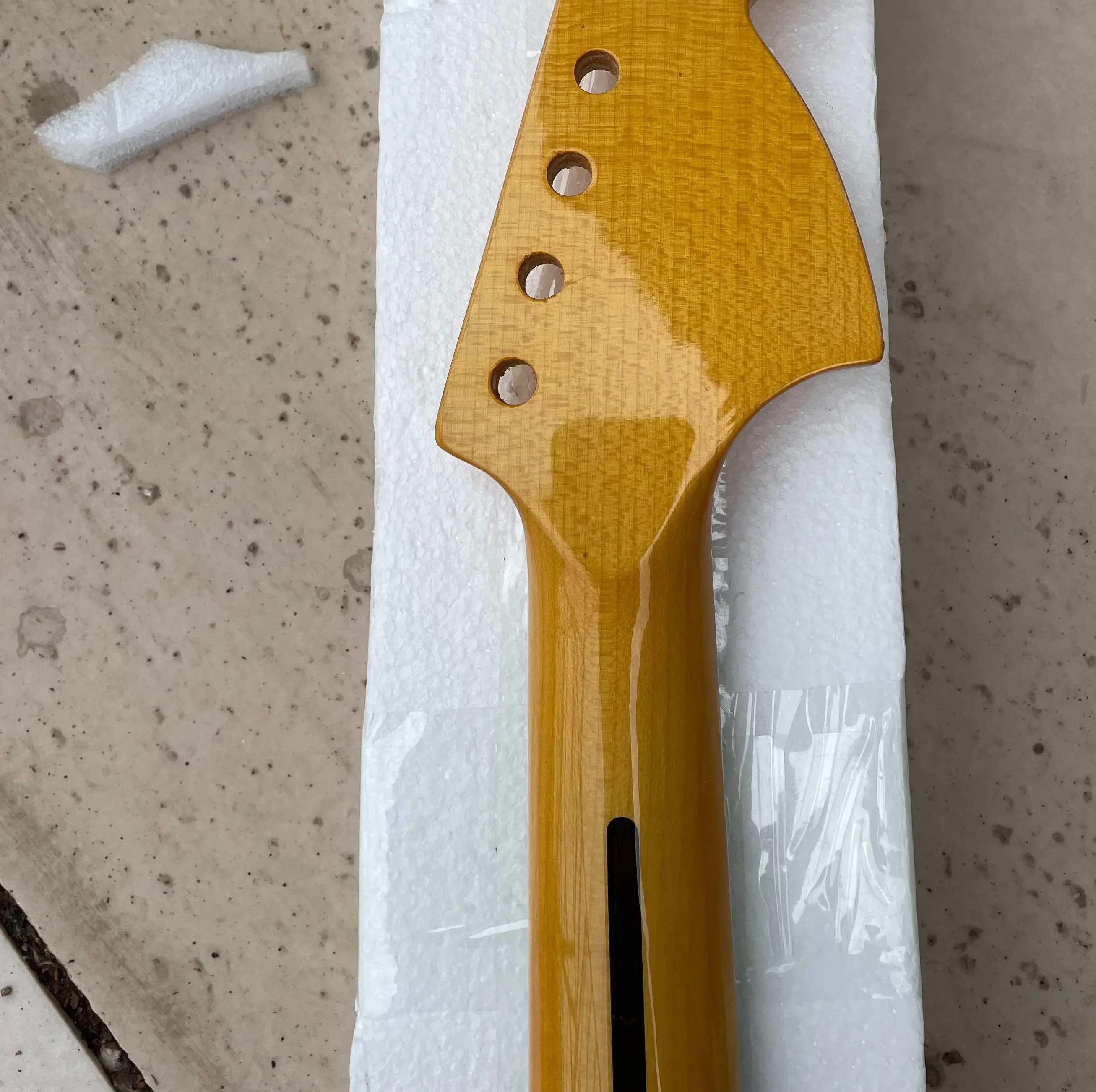 Left Hand Big Head Yellow Gloss Maple Guitar Neck, 22 Frets Rosewood Fretboard, White Block, Acrylic Inlay Parts, Guitar Handle