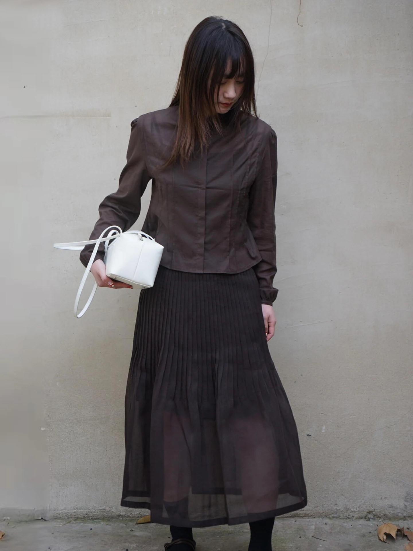 

Amomento Slim Fit Pleated Shirt Women's Korean Design Layered Lightweight Skirt Set Breathable Spring Summer Fashion Ensemble