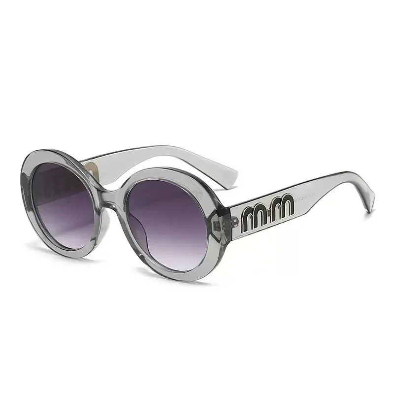 

2025 Trendy Small Frame Sunglasses - Women's Chic Retro Shades, UV400 Protection & Lightweight Design
