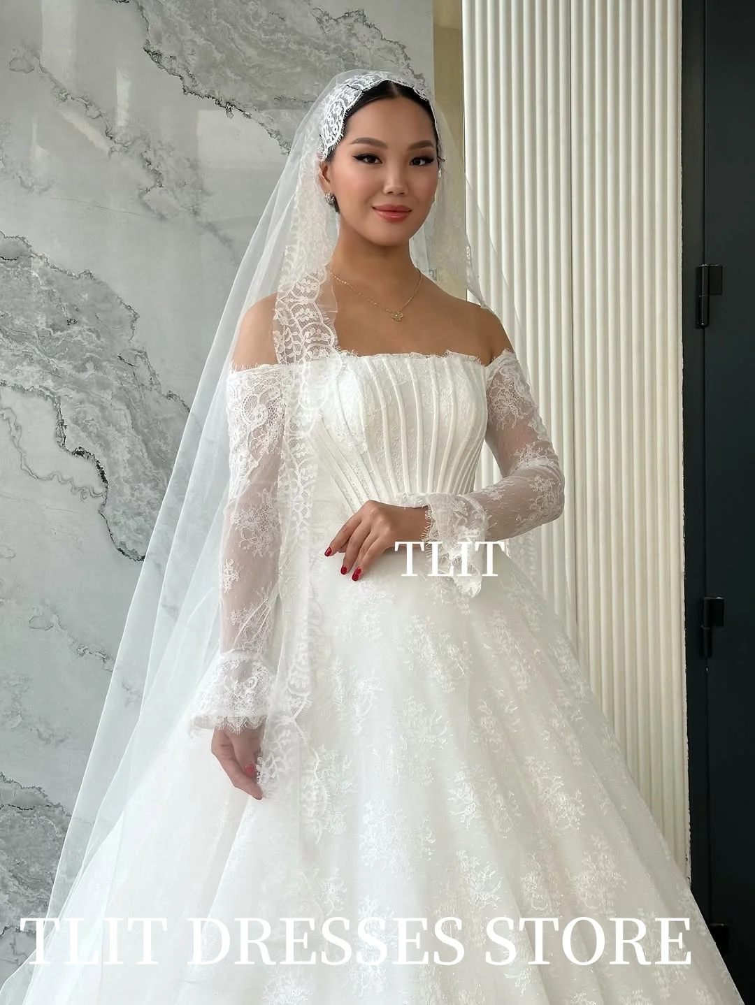 TLIT 고급스러운 레이스 A라인 웨딩드레스 맞춤형 스트랩리스 오프숄더 레이스 커프 신부 드레스