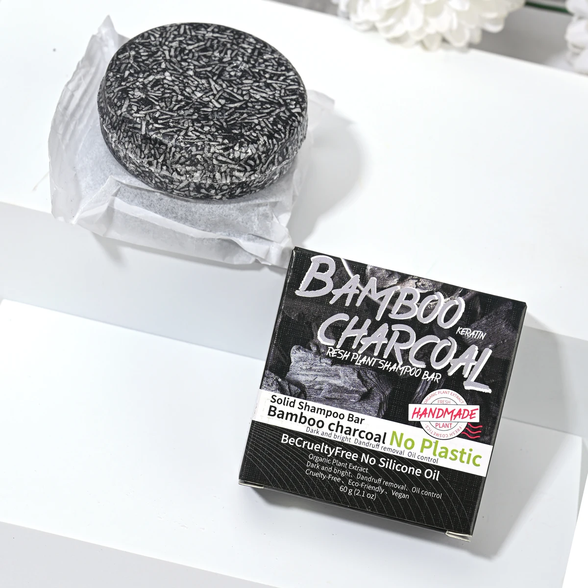 Men\'s bamboo charcoal solid shampoo deeply cleanses and moisturizes the scalp