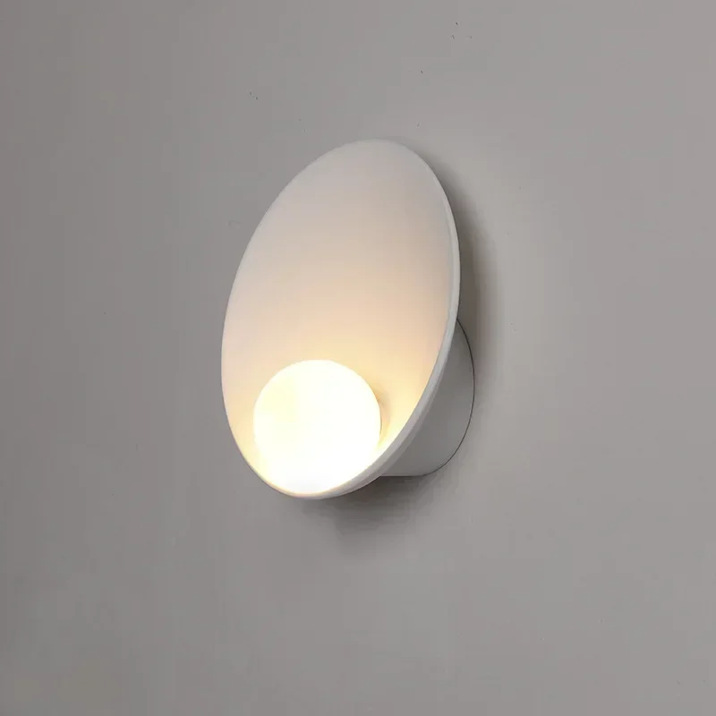 2025 New Modern Europe Design Indoor Wall Lamp - Black or White Metal with Personality, G9 LED Bulb Included