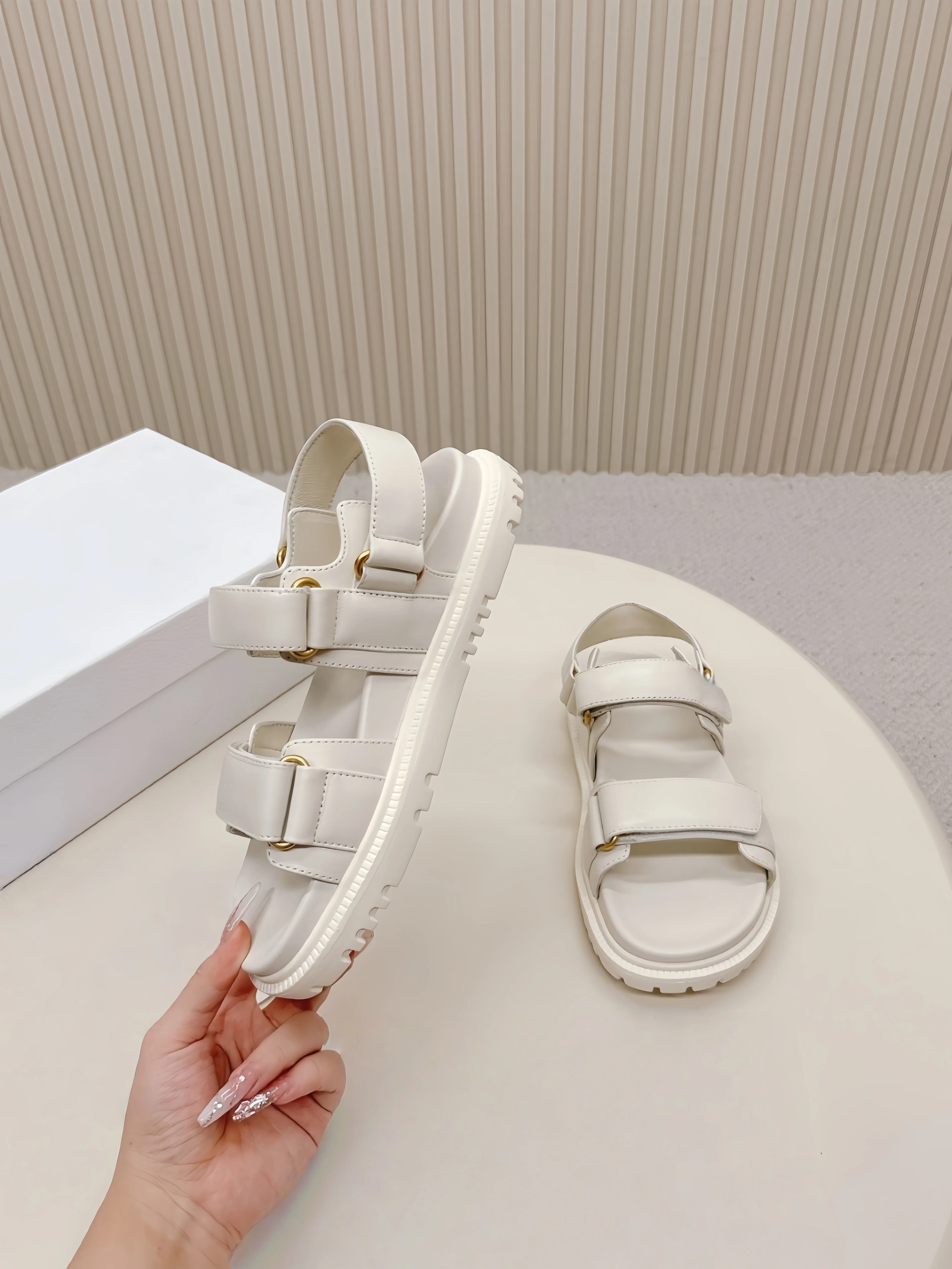 Women's Luxury Platform Sandal - Velcro Hook Loop 评论和价格
