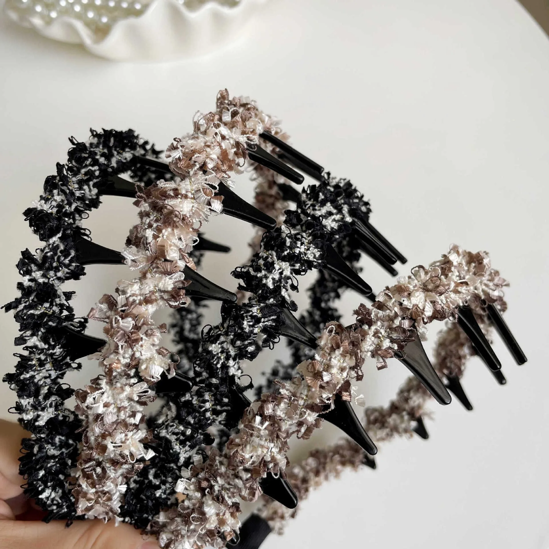 การออกแบบกันลื่นใหม่พร้อมยางรัดผมหวีฟันอุปกรณ์เสริมของผู้หญิงสําหรับสาวยางยืดผ้าคาดศีรษะผู้หญิงดอกไม้หัก tiaras