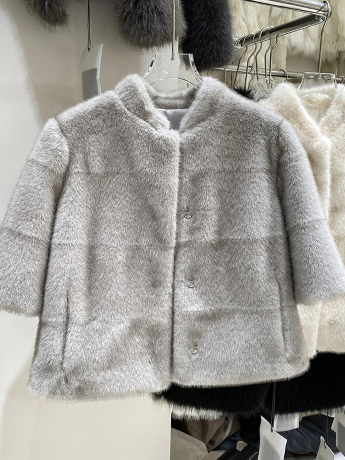 

Женская осенне-зимняя куртка в корейском стиле с воротником-стойкой и половиной рукава из искусственного норкового волоса, женская однобортная короткая верхняя одежда из искусственного меха