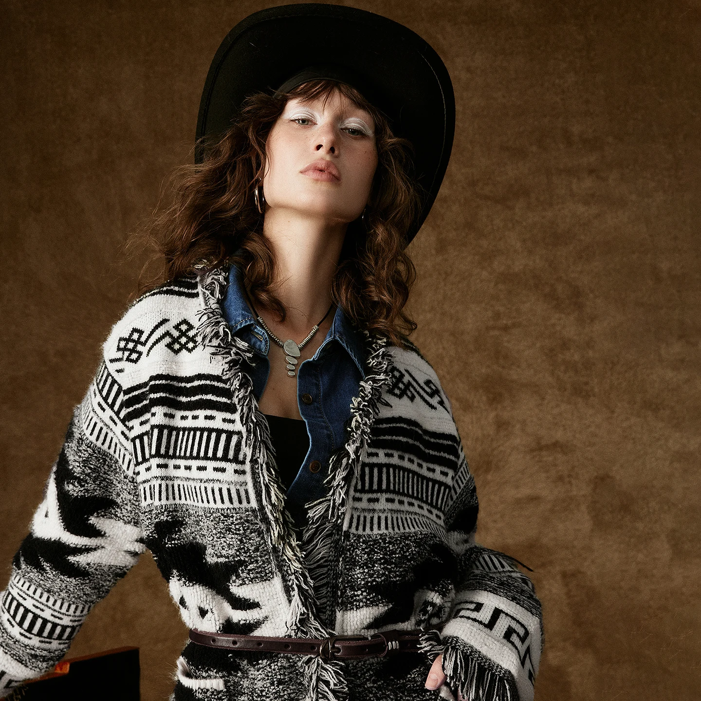 TOYOUTH Women's Knitted Outerwear 2025 Winter New Nomadic Ethnic Style Tassel V-Neck Cardigan
