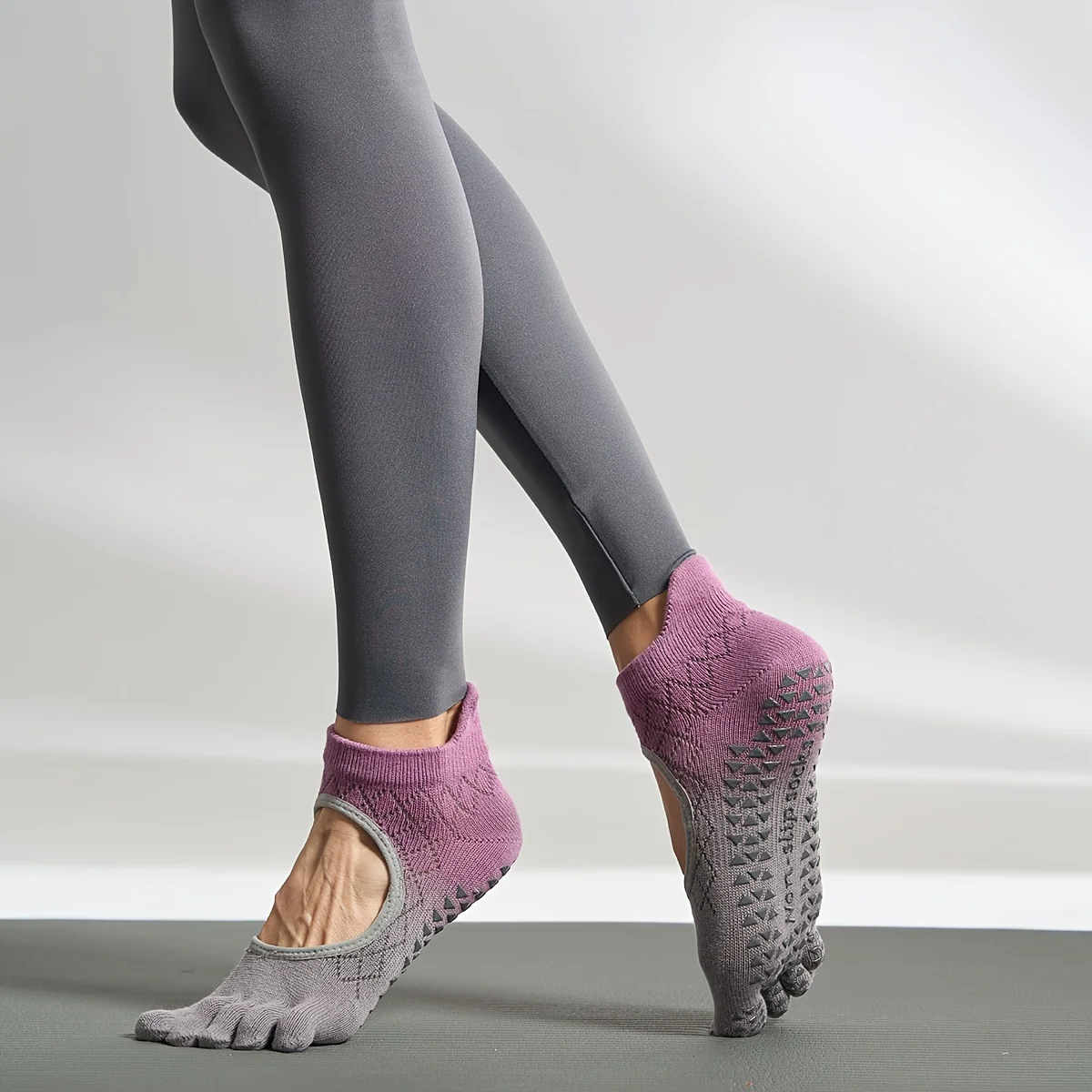 1 Paar Damen-Yoga-Socken für Frühling und Sommer mit Farbverlauf und Punkten, Fünf-Finger-Design mit Offener Rückseite, Vollfinger-Jacquard, Schweißabsorbierend, Atmungsaktiv, Rutschfest, Professionelle Fingergetrennte Sportsocken für Pilates, Fitness und Tanz