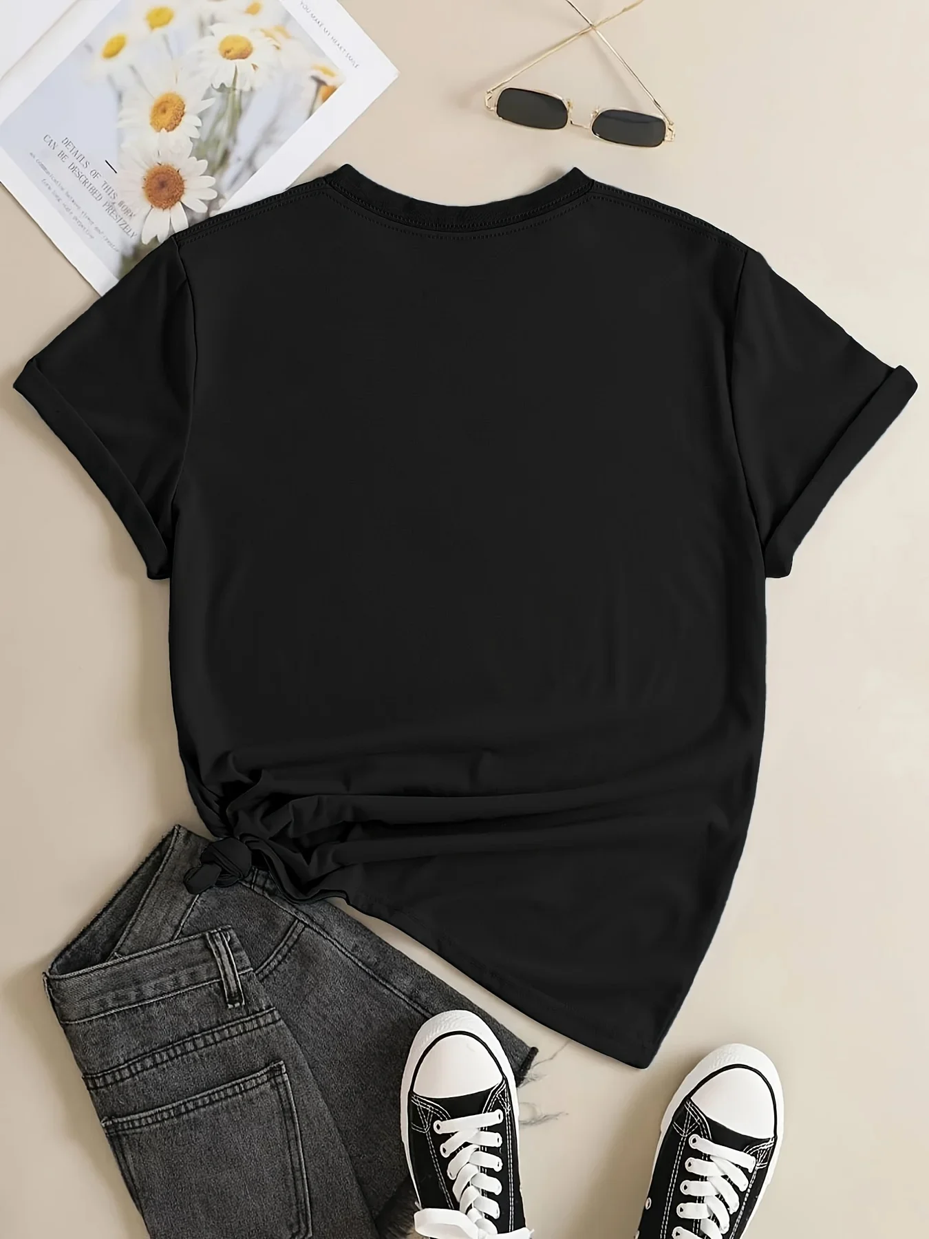 Rock on Guitar Print Okrągły dekolt T-shirt Wiosna Lato Harajuku Krótki rękaw Casual Top Vintage Grafika Odzież damska — zdjęcie 4