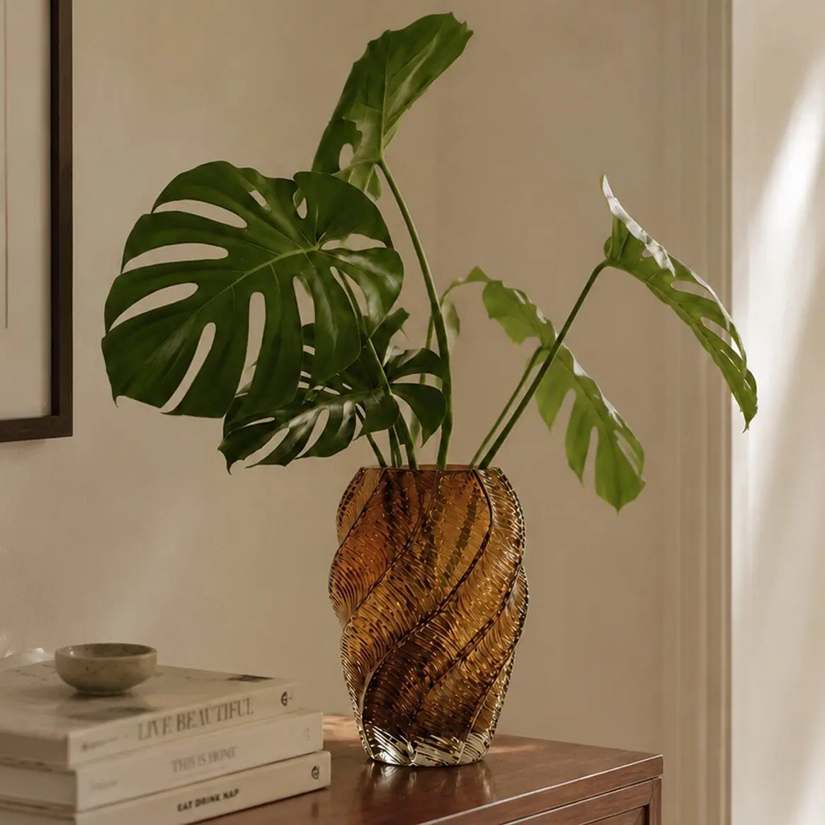 Amber Brown Ribbed Twisted Glass Vase, Modern Hydroponic Flower Vase For Home Decor Living Room Table Centerpiece Wedding