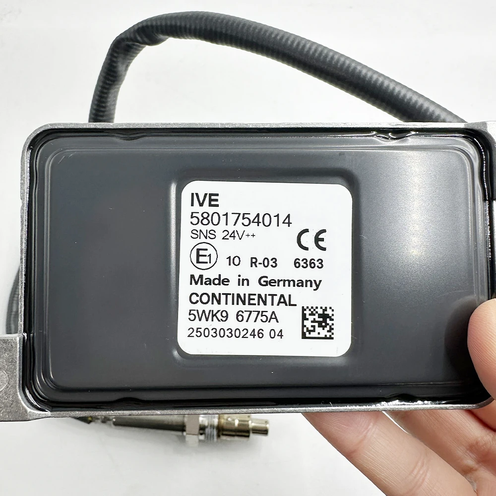 NEW 5WK96775A 5801754014 5WK9 6775A NOX Sensor Nitrogen Oxygen Sensor 24V Compatible with IVECO Truck Part High Quality Chip