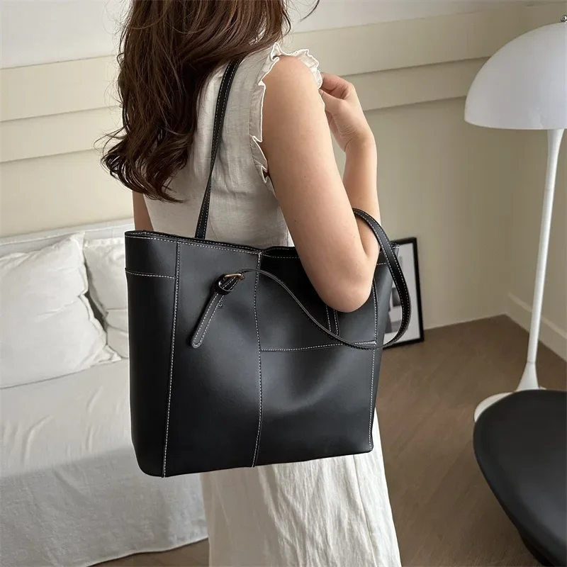 High-quality Leather Large-capacity Commuter Tote Paris New High-level Sense of Fashion Trend Leather Women\'s Bags Large Bags