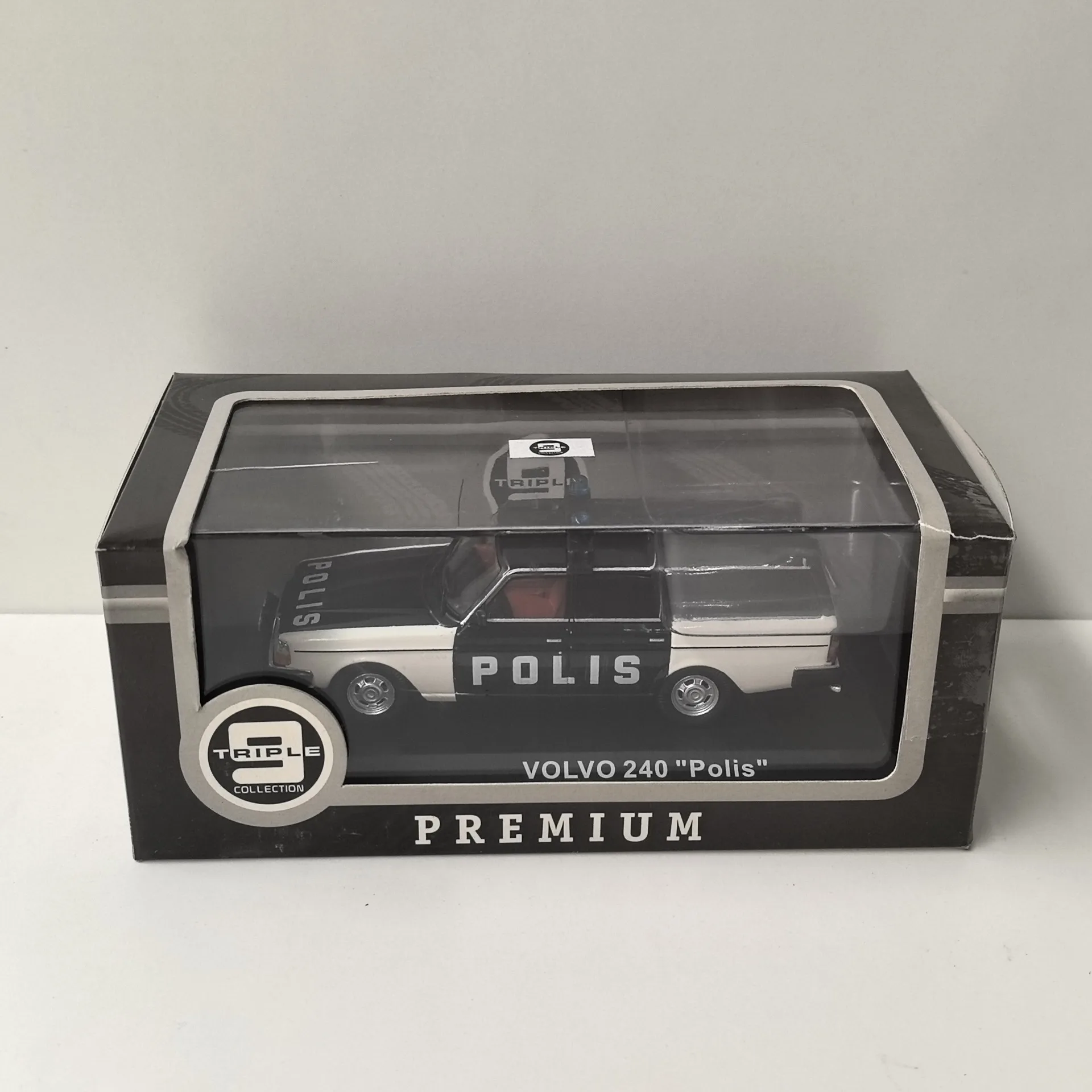 상자 균열 다이캐스트 T9 1:43 스케일 볼보 240 IXO 합금 자동차 모델 소장 장난감 선물 기념품 디스플레이 장식품