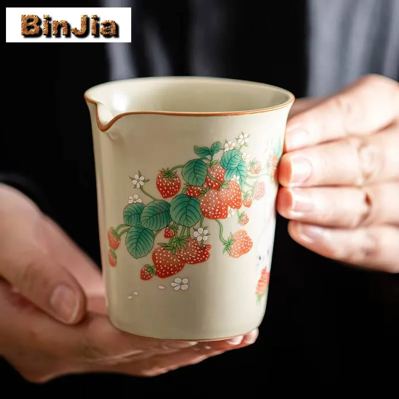 

230ml Retro Cream Ru Kiln Ceramic Tea Pitcher Japanese Strawberry Rabbit Cha Hai Household Justice Cup Ceremony Accessories Gift