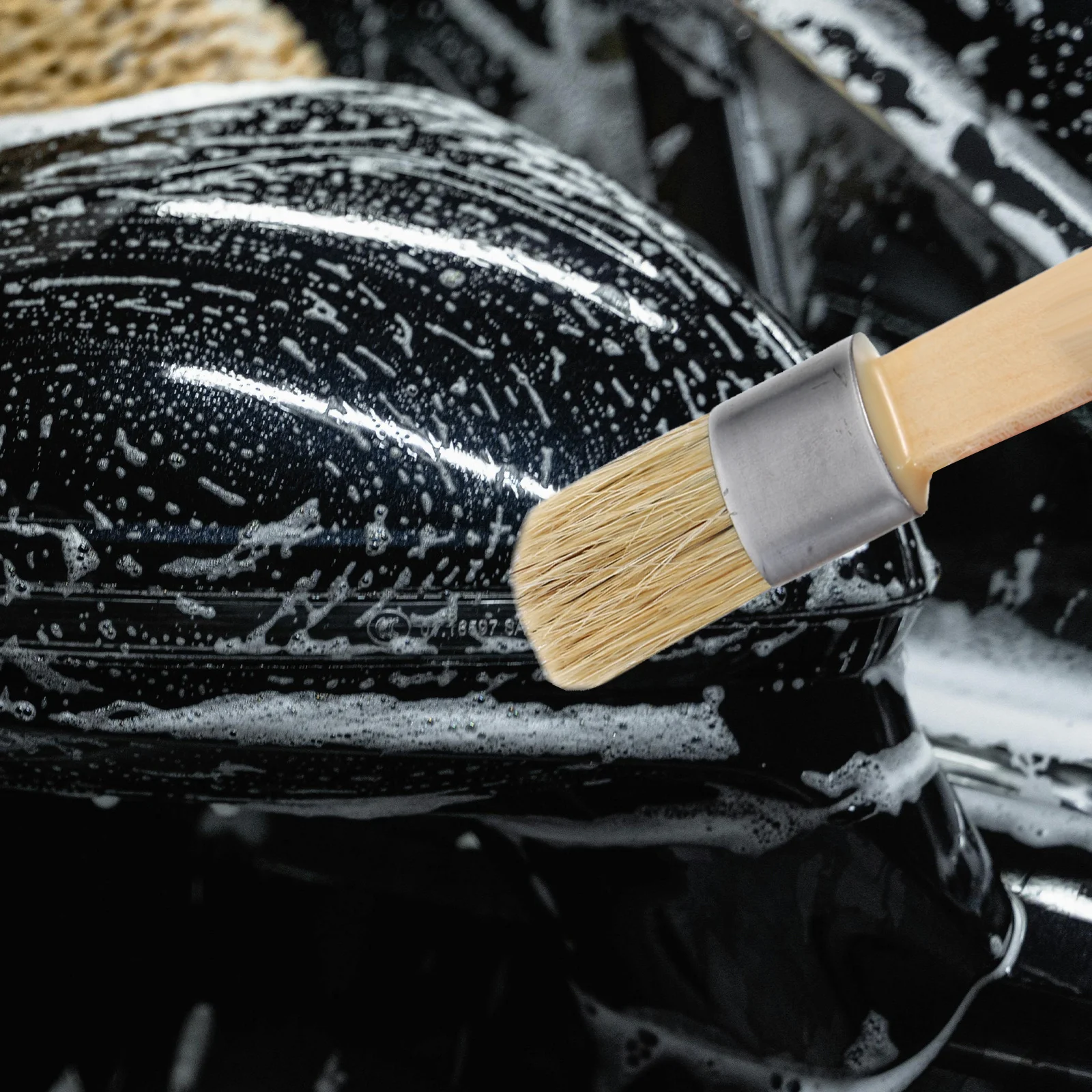 2Pcs Oil Paint Brushes Wood Handle Furniture Painting Brush Tool Multi-Use Paint Brush Comfortable Grip Shed Resistant