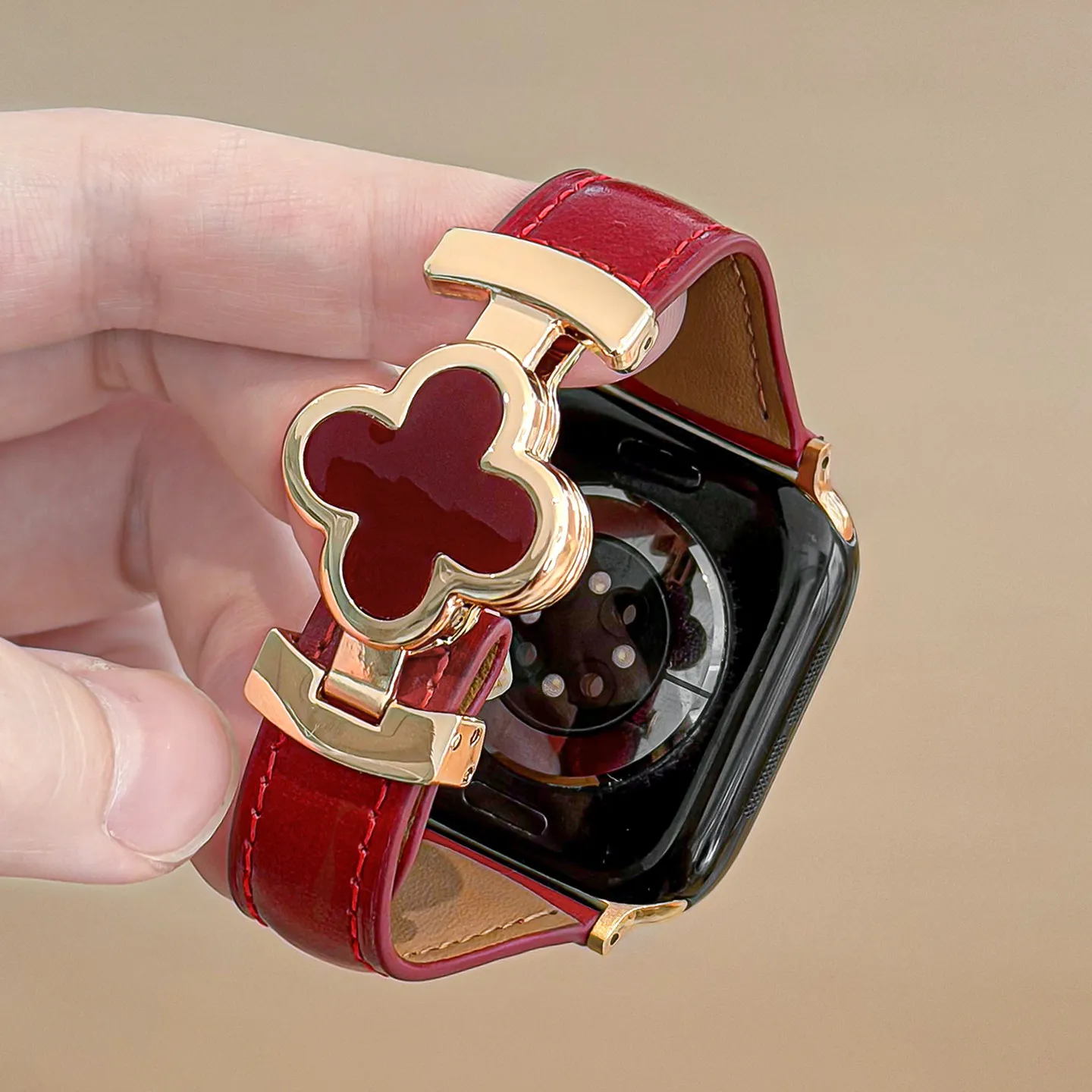 

Red four-clover metal leather compatible iWatch strap 38mm 40mm 41mm 42mm 44mm 45mm 49mm fashionable strap