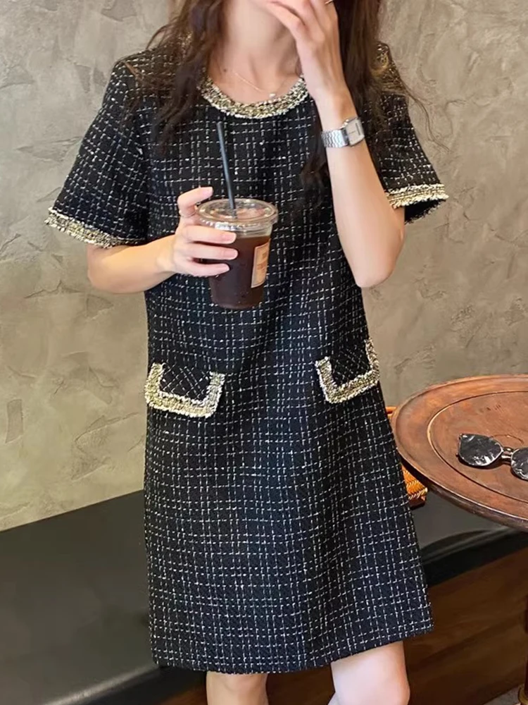 

Clothland Women Stylish Tweed Dress Short Sleeve Pocket A Line Twill One Piece Black Retro Casual Mini Dresses Vestido QD793