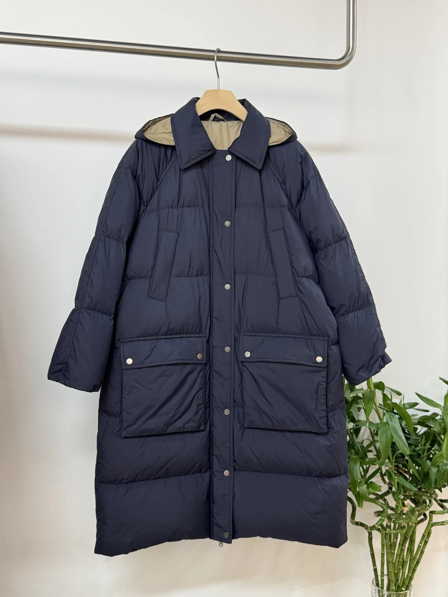 سترة بغطاء للرأس بتصميم مبطن غير رسمي لخريف وشتاء 2025 عالي الجودة للنساء