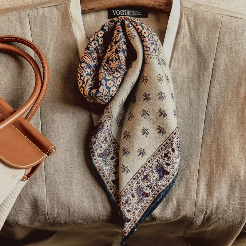 

2025 autumn and winter square scarf, retro silk wool silk scarf, women's high-end sense with mulberry silk scarf