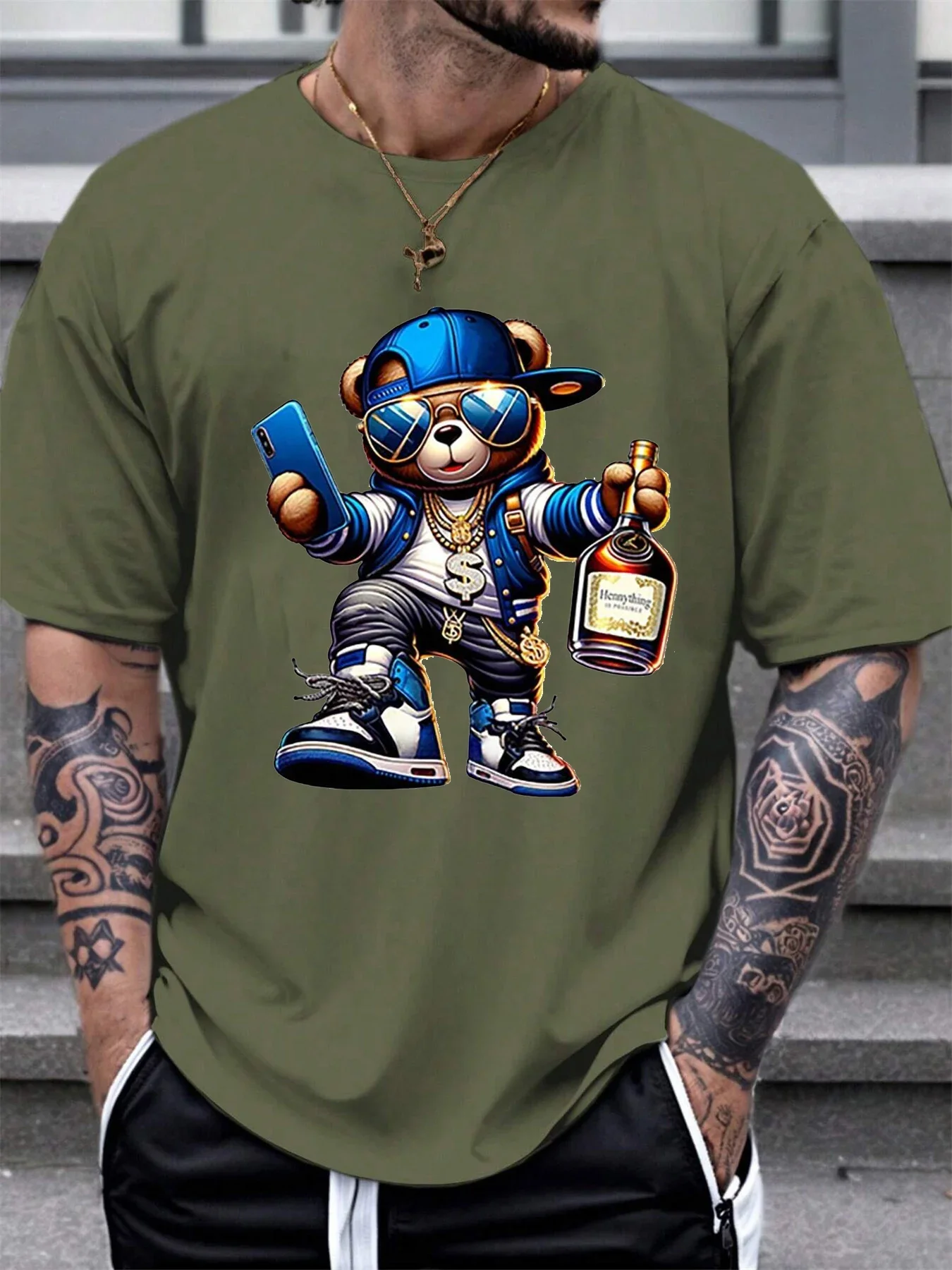 2026 Hip Hop Streetwear Cool Rapper Teddy Bear Holding Wine Phone Dollar Necklace Print Men T Shirt Fashion Casual Tops
