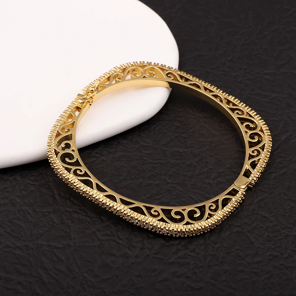 

Nigeria Gold Color High Quality Jewelry Women Wear Bracelets Square Cut Out Design Fashion Classic Style Wedding Anniversary