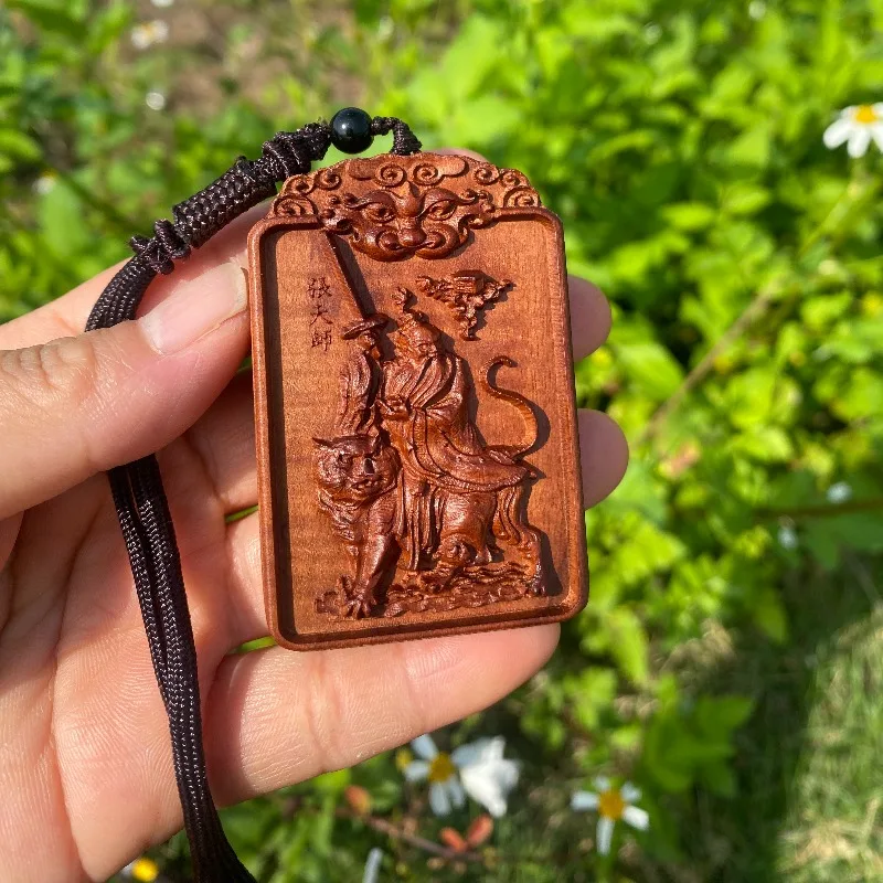 Hand-Carved Jujube Wood Taoist Deity Pendant - Taiyi Tianzun Amulet, Car/Home Decor, Protection Charm, No Size Info