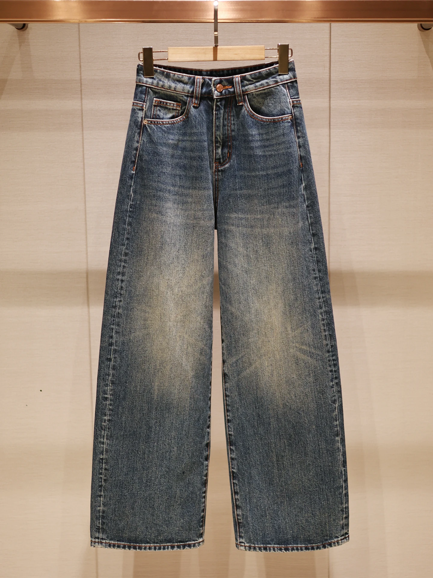 

Дизайнерские джинсы с высокой талией, свободного кроя, прямые, стройнящие, женские, модные, осенние, из денима, удобные, дышащие...