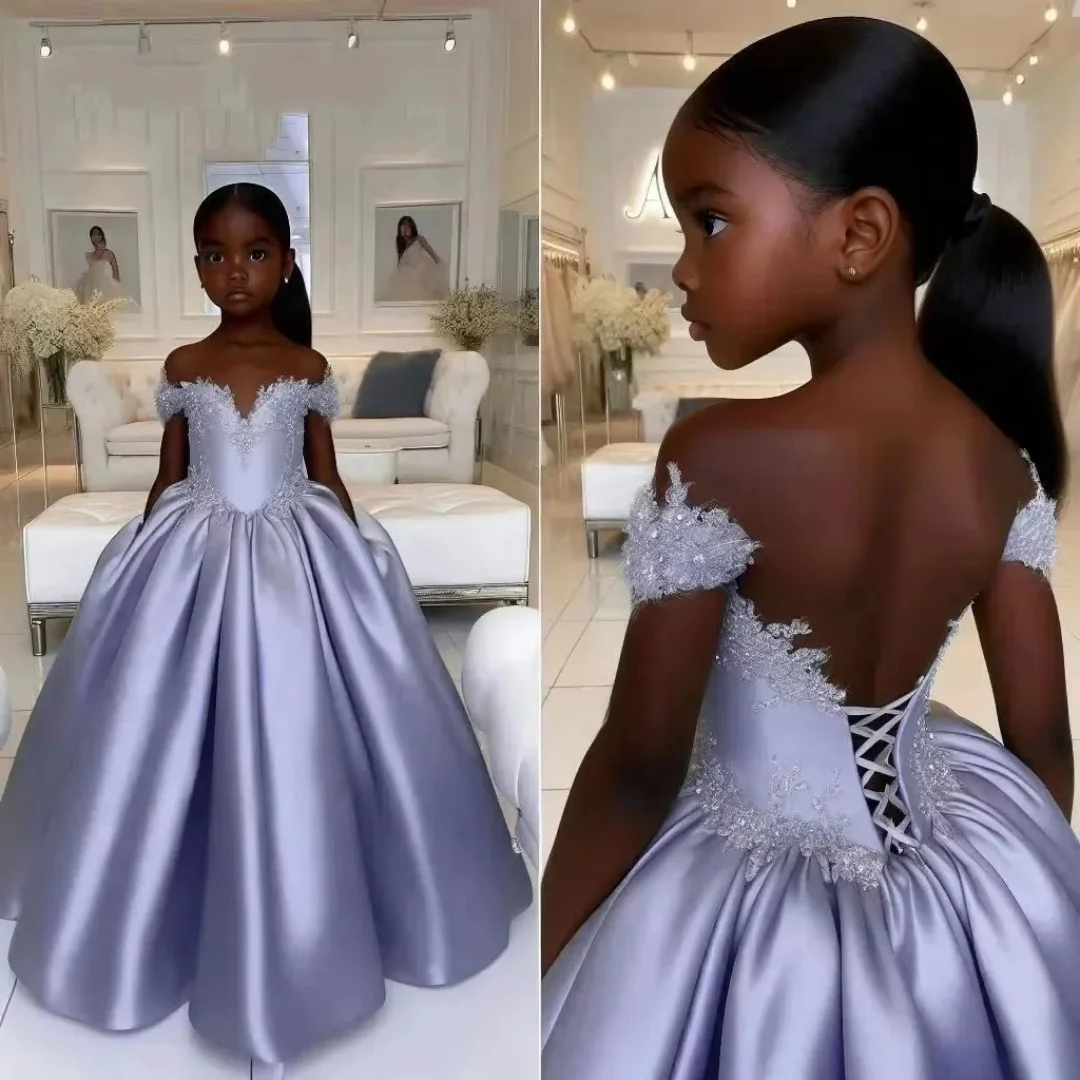 Vestido de niña de las flores personalizado de satén para boda, con hombros descubiertos, apliques de encaje y diseño de espalda con corsé, ideal para cumpleaños y primera comunión.