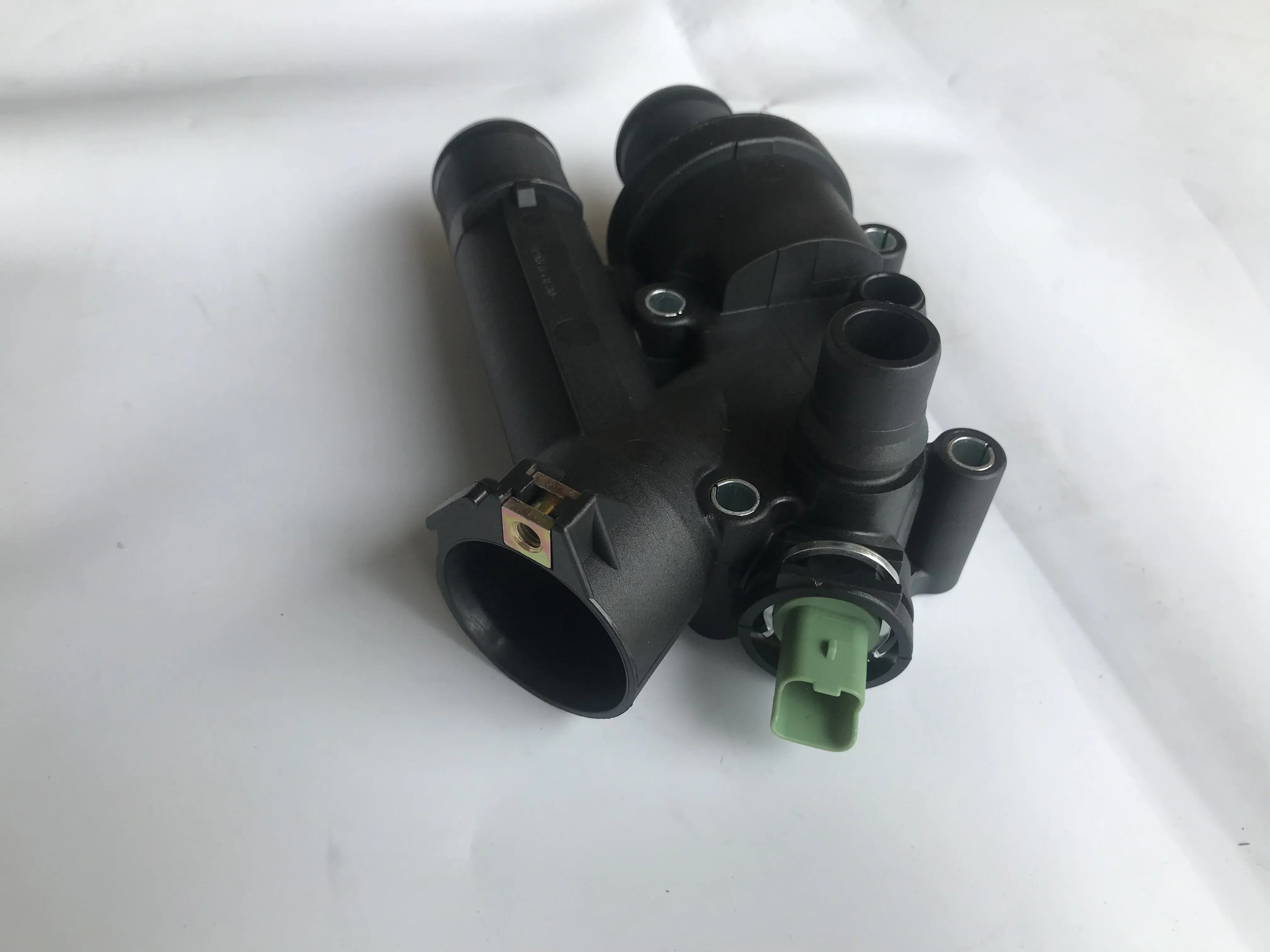 Thermostat with sensor LR001312  Evoque /Freelander 2/Lan d Rover
