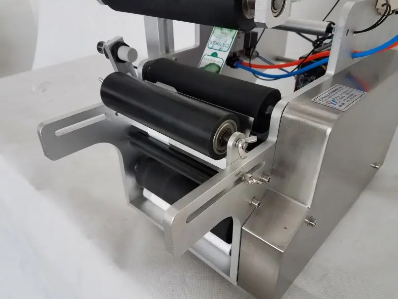 LT-80D Pneumatic Round Bottle Labeler With Fiber Optic Amplifier With Date Printer
