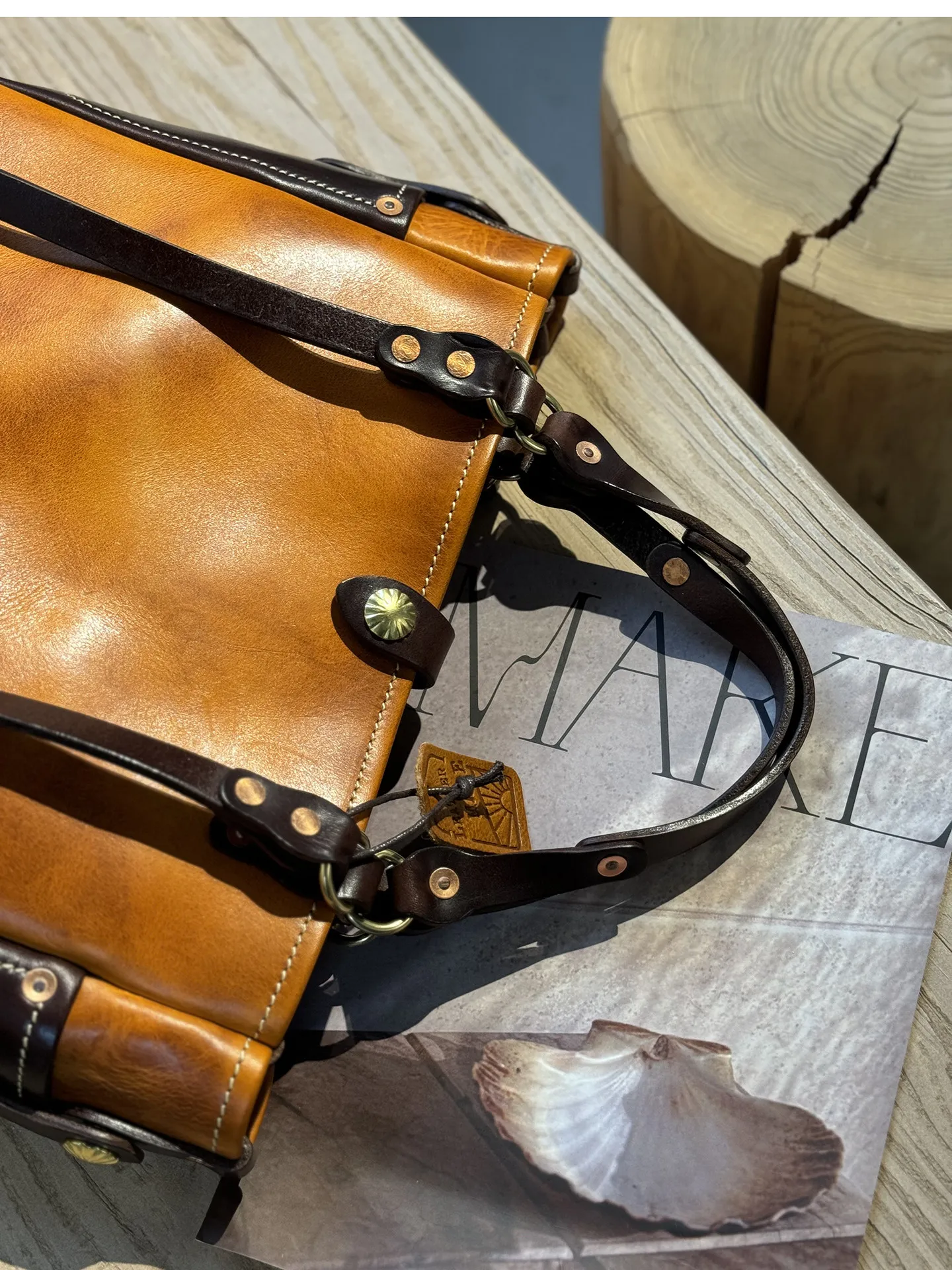 Vintage Designer Handgefertigte Arbeits-Tragetasche aus pflanzlich gegerbtem Rindsleder für Herren, Business Casual Luxus Naturleder Handtasche – Detail 9