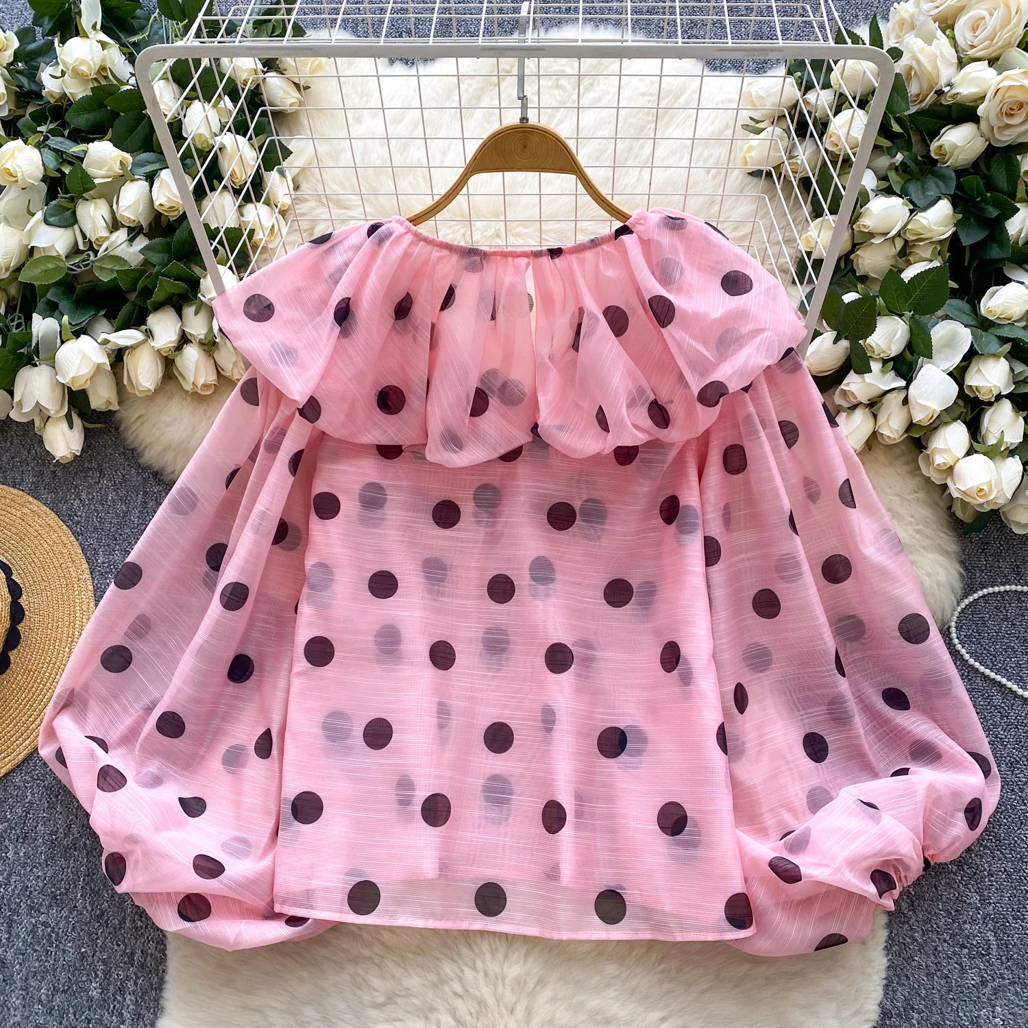 Frühling Neue Süße Polka Dot Lose Hemd Rüschen Design Puff Hülse Weibliche V-ausschnitt Tops Temperament Sheer Casual Frauen Blusen
