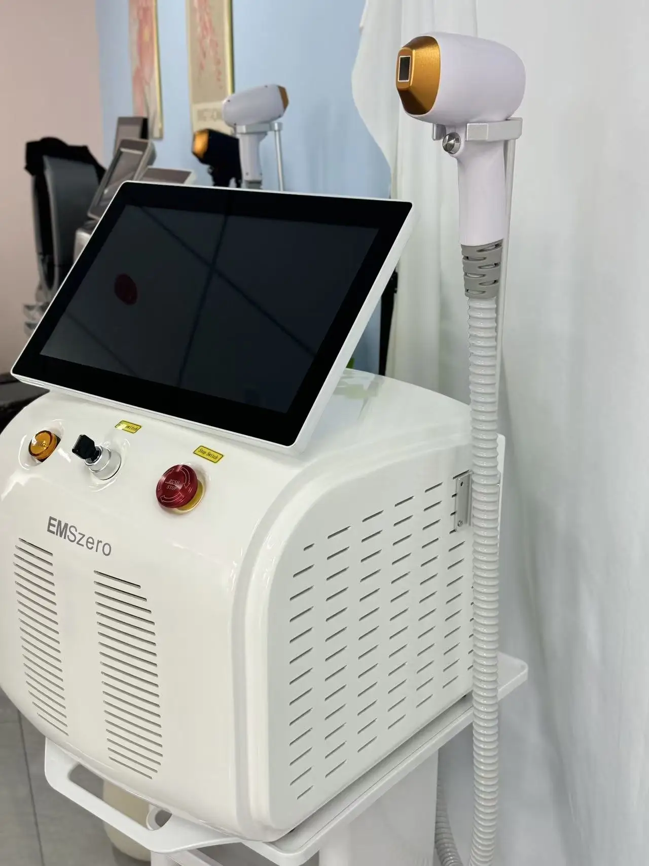 Máquina de depilación láser profesional Alexander Diode 3 longitud de onda 808nm 755 1064 Dispositivo de depilación láser de titanio hielo 3500W