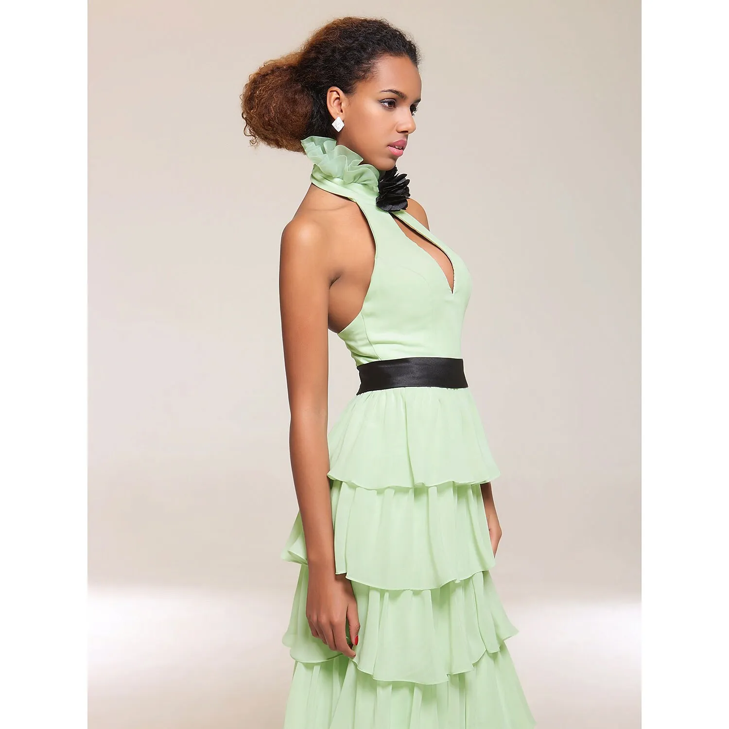 Prom Formal Evening Celebrity Styles Dress elegante lunghezza del pavimento Halter Neck con pieghe a nastro Ruffles Chiffon senza maniche 2022