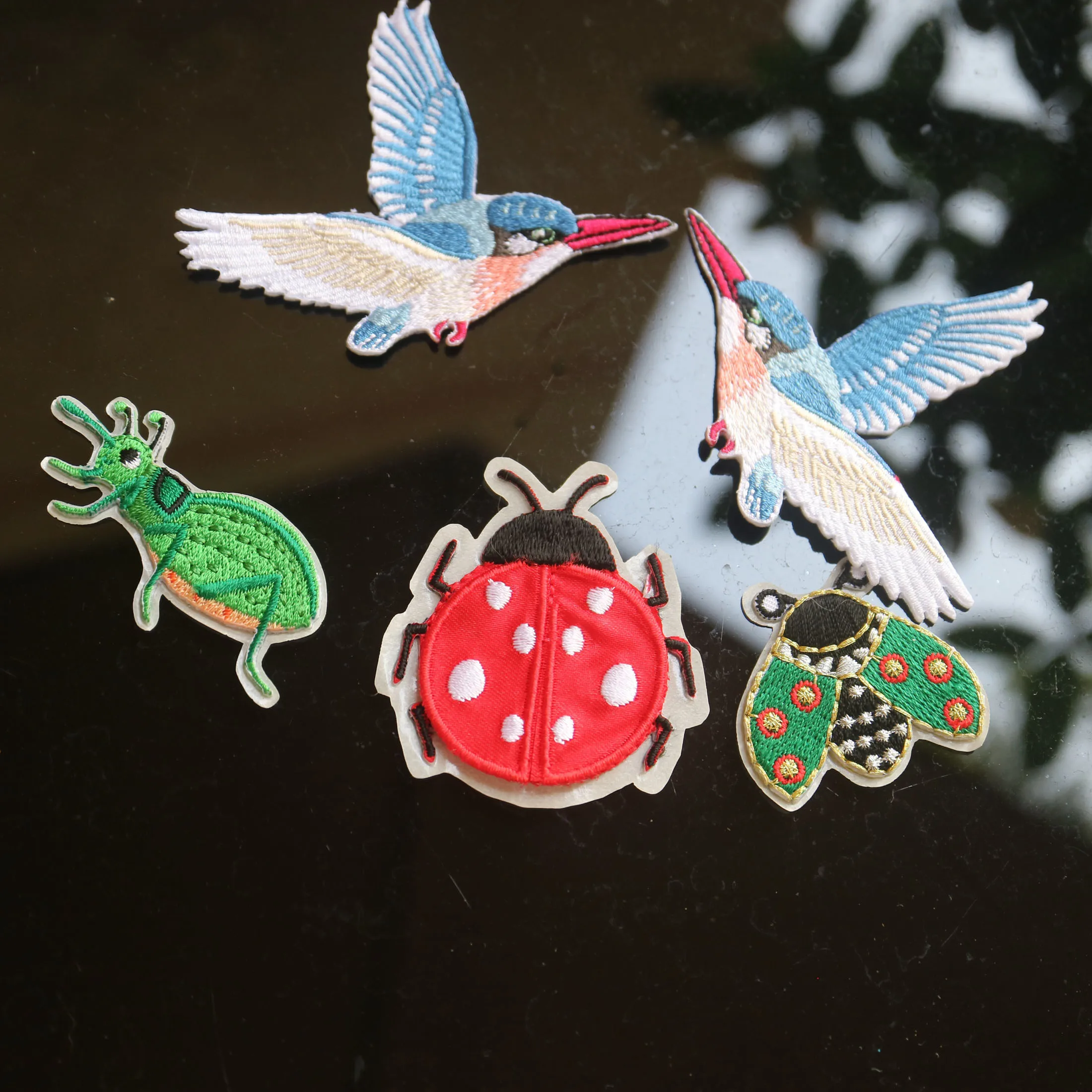 Embroidery Lady Bug - 5pc ファッションてんとう虫カブトムシ昆虫パッチ衣料用電話ケースステッカー DIY 小さな装飾かわいい刺繍アップリケバッジ