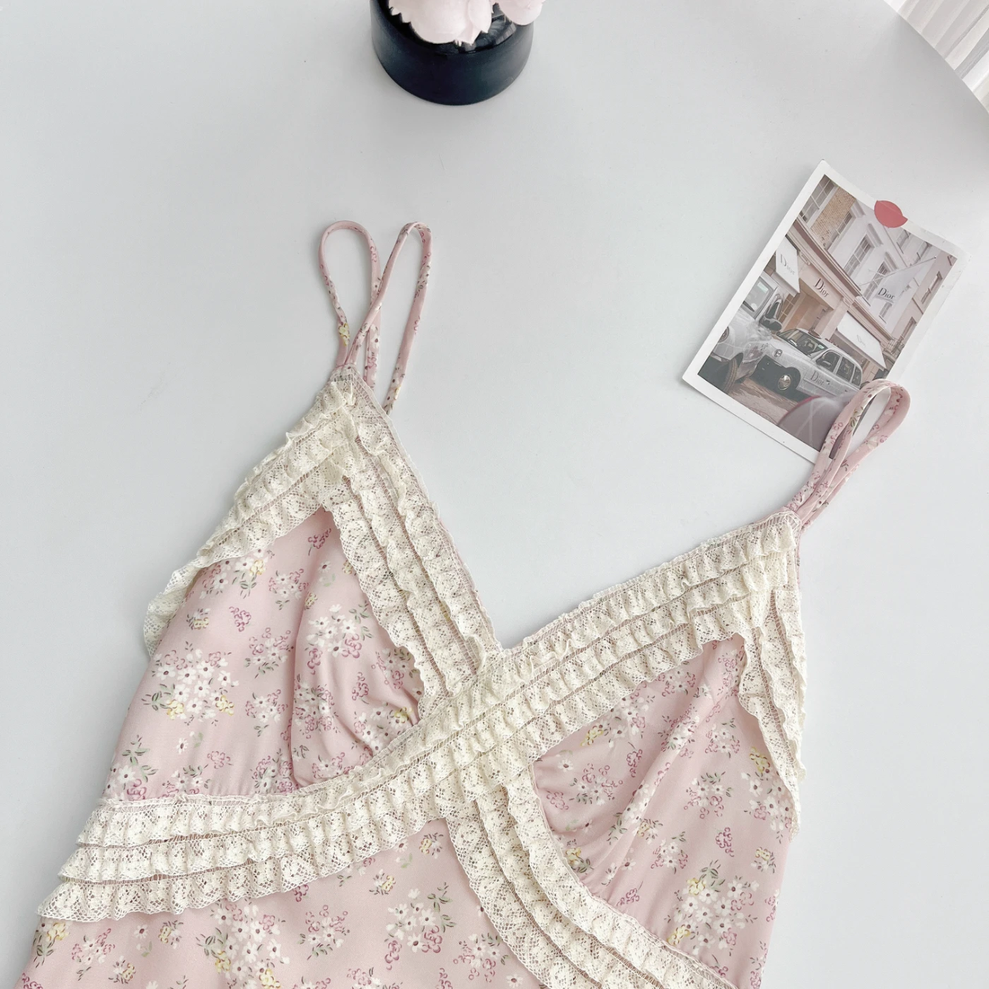 Damska różowa sukienka w kwiaty na co dzień z paskiem bez rękawów francuska elegancka estetyka 2000S sukienka retro długa spódnica odzież 2025 nowość