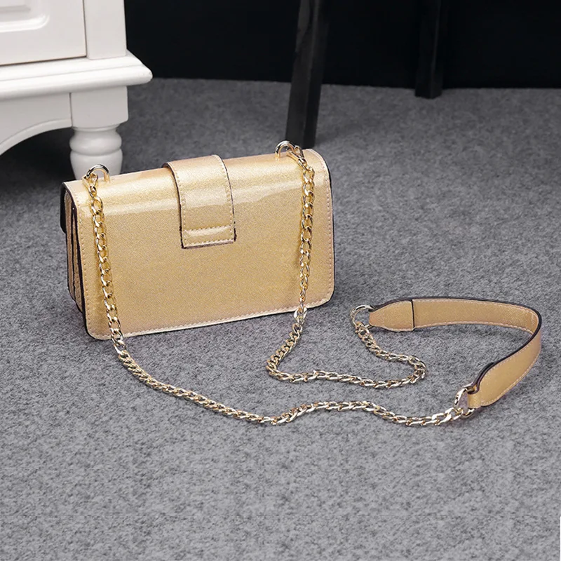 Trendige glänzende Umhängetasche 2025, neu für Damen, leichte Schultertasche aus Lackleder, lässige kleine quadratische Tasche für den täglichen Gebrauch